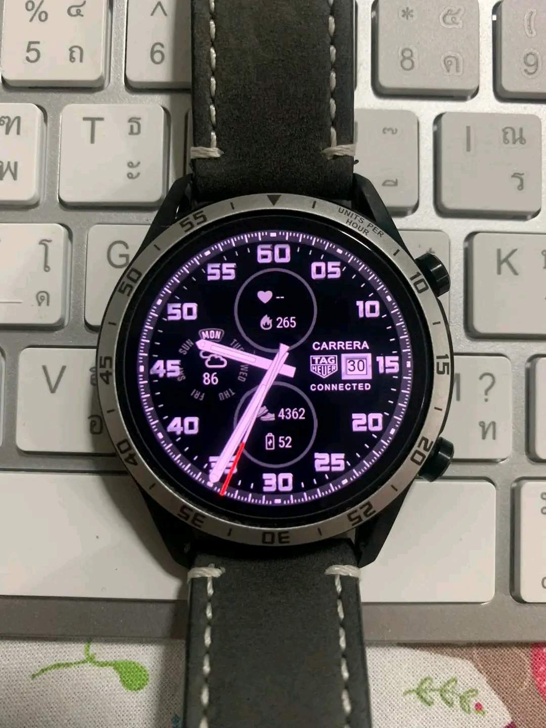 Carrera tag heuer reloaded realistic watch face theme