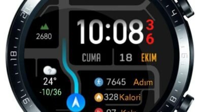 Navigasyon tarzı dijital saat yüzü teması